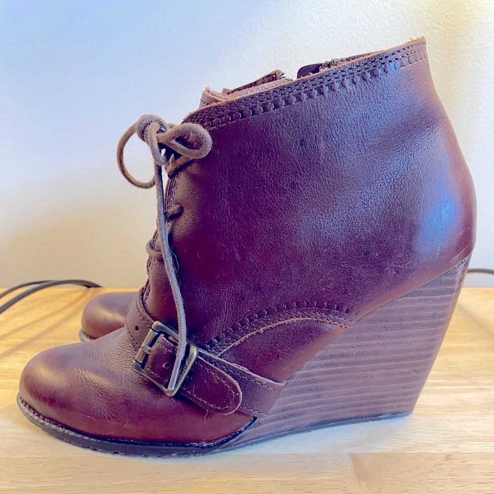 2/$20 Fossil cute maroon brown leather ankle boots